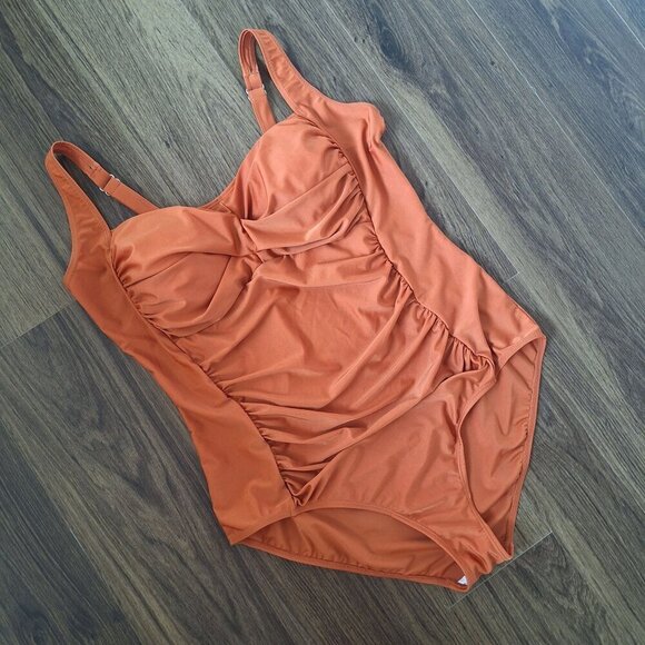 NWOT Beach Party One Piece Swimsuit Lightly Padded Ruched Flattering Size 18 - Picture 2 of 9